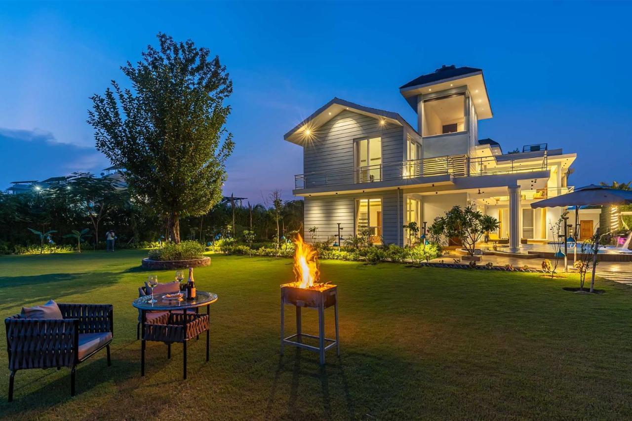 Stayvista At Serenity Farms With Pool, Lawn, Bonfire & Bbq Sohna Exterior photo